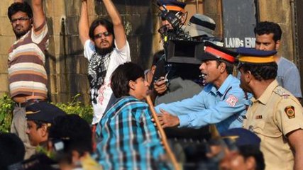 Shahrukh RESTRICTED From Entering Mannat