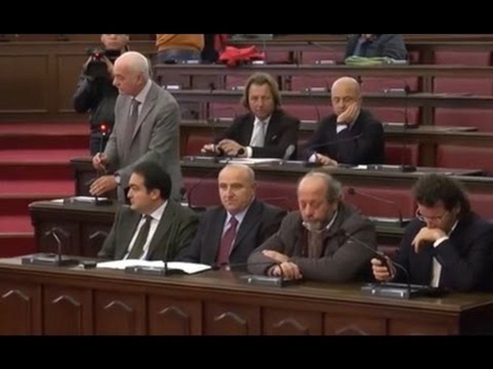 Napoli - Consiglio Metropolitano rinviato, manca nomina presidente e vicepresidente -2- (09.12.14)