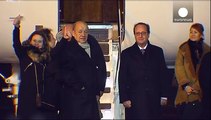 France : l'ex-otage Serge Lazarevic, sourire aux lèvres, à son arrivée