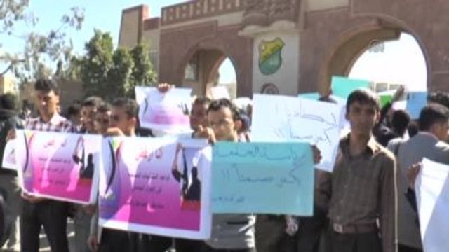 Sana Üniversitesi Öğrencileri Husi Karşıtı Gösteri Düzenledi