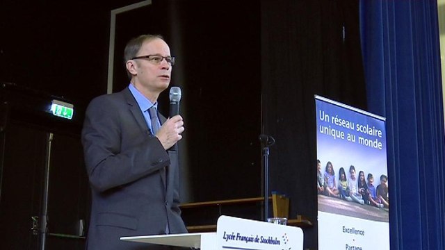 En attendant de recevoir son prix Nobel, Tirole donne un cours au lycée français de Stockholm