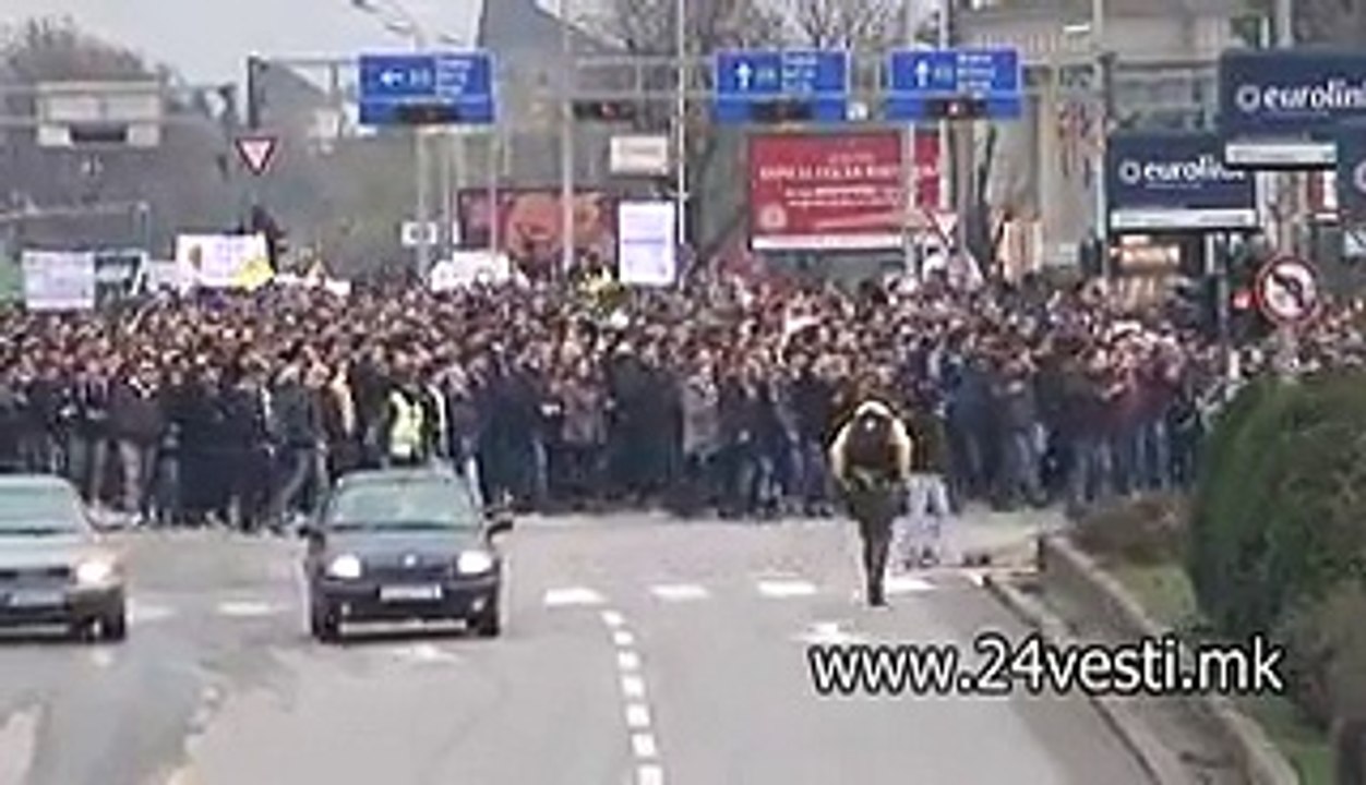INSERTI PROTESTI STUDENTI