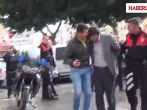 Boşandığı Karısını Boğazını Keserek Öldürdü