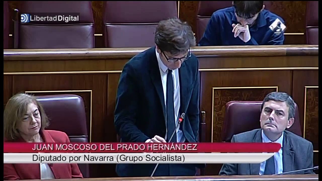 De Guindos acusa al PSOE de "forzar" la salida de Bankia a bolsa