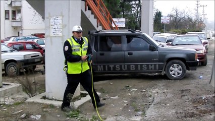 HASTANEYE GİDEN KADINA OTOMOBİL ÇARPTI