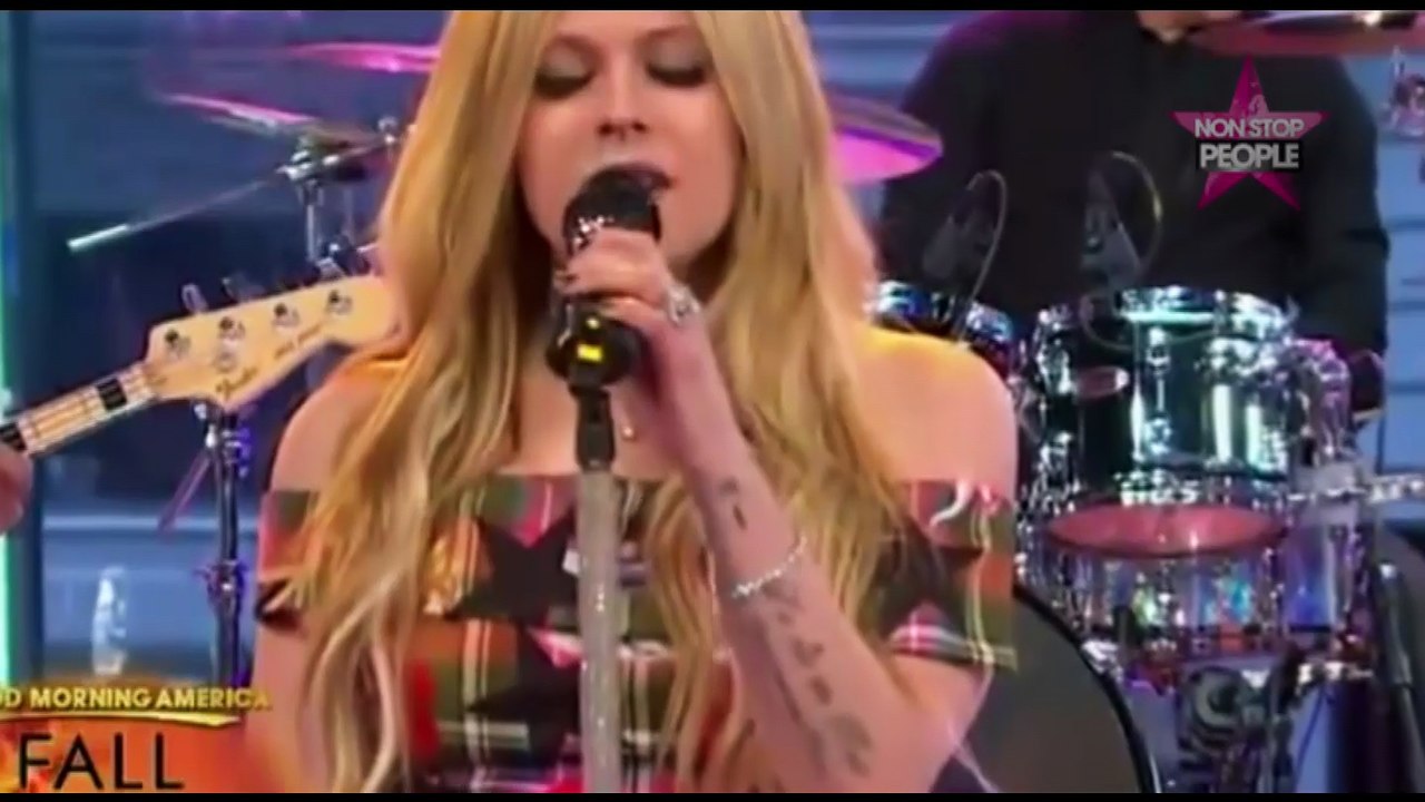 Avril Lavigne malade, elle demande à ses fans de prier pour elle