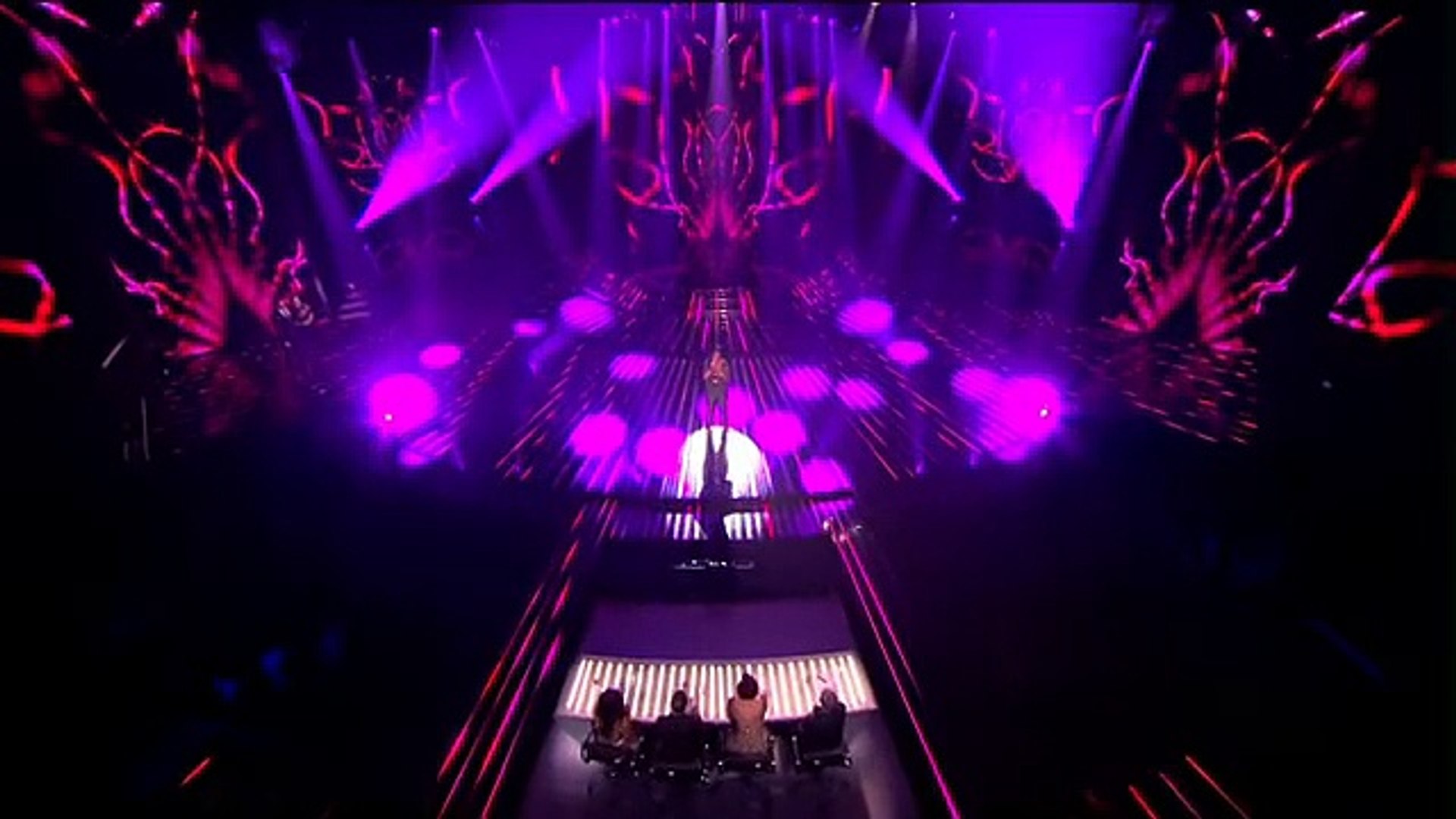 Hannah Barrett sings Wrecking Ball by Miley Cyrus - Live Week 5 - The X Factor 2013 -official channe