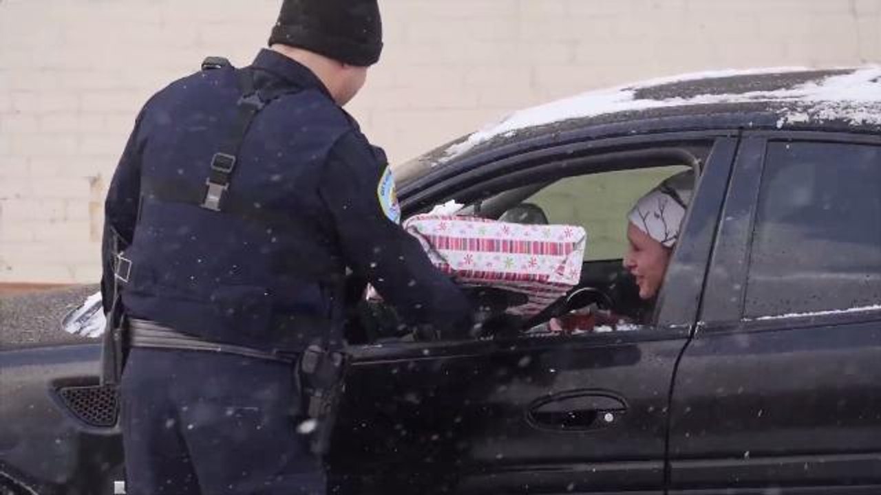 Cops Pull Over Drivers and Surprise with Christ...