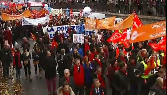 Avocats, notaires, huissiers de justice manifestent contre la loi Macron