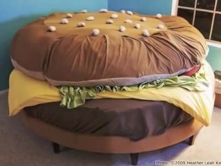 The Cheese Burger Bed. Awesome !