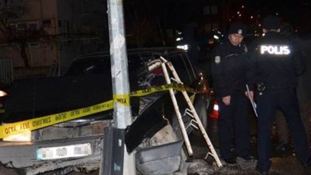 Kamyonetten Düşen Demir, Otomobilin Ön Camından Girdi: 1 Ölü, 3 Yaralı
