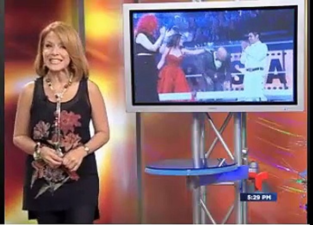 Aron y Stefania en telenoticias