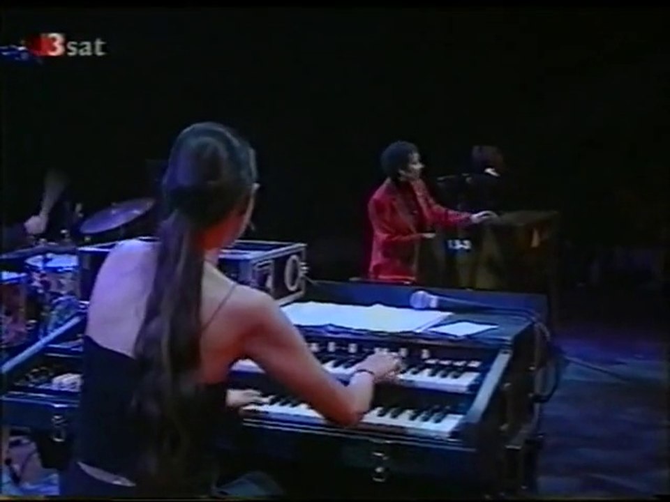Barbara Dennerlein & Rhoda Scott – Two Organ Ladies together on stage, Bern 2002 (0:29)