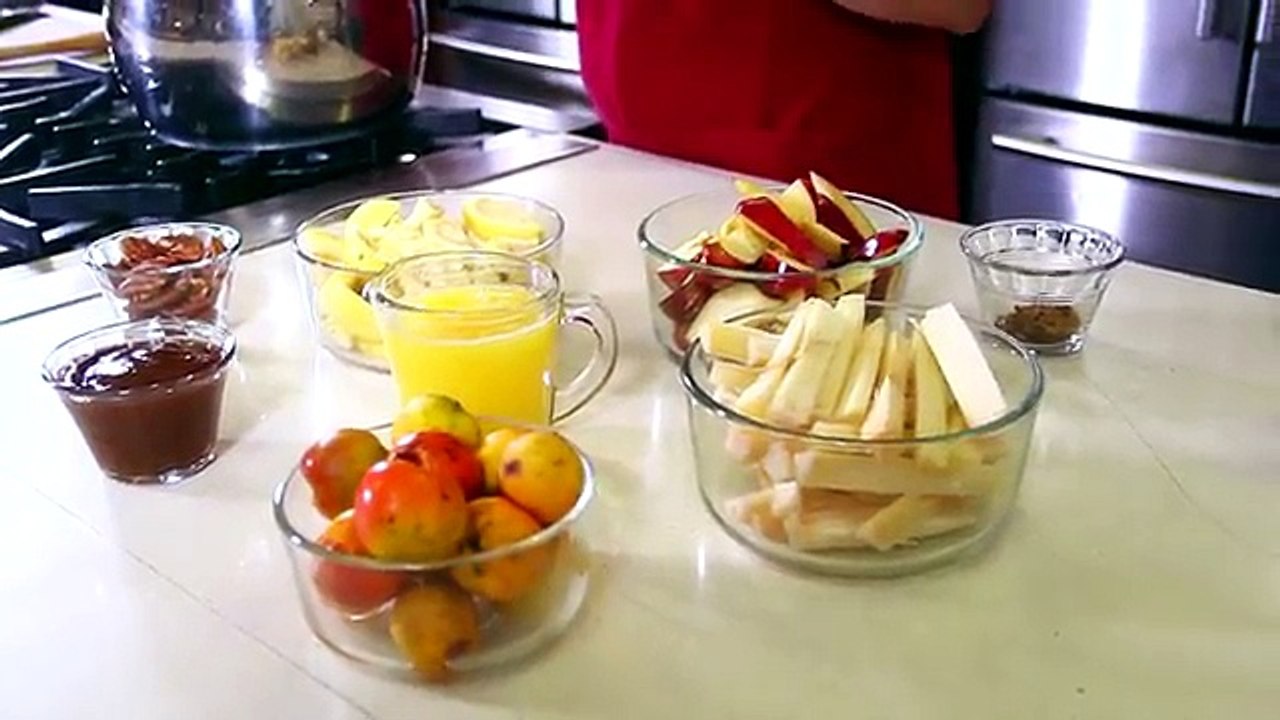 ¿Cómo hacer ponche de fruta - Mexican fruit punch - Zahie - ActitudFEM