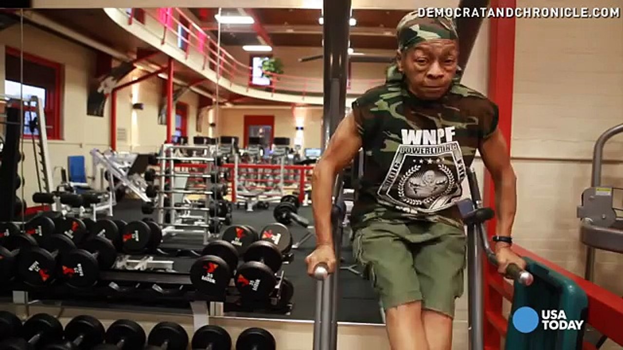 77-Year Old Grandma who Deadlifts 215 Pounds Like it’s nothing. Shocking and Hard to Believe