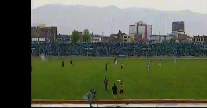 เหลือเชื่อ!แข้งเปรูรอดตายหลังโดนฟ้าผ่าอย่างจัง Footballer survives lightning strike in Peru