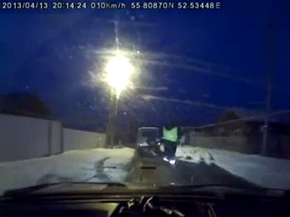 Russian cop running like the T-1000 in Terminator 2 : so so fast!