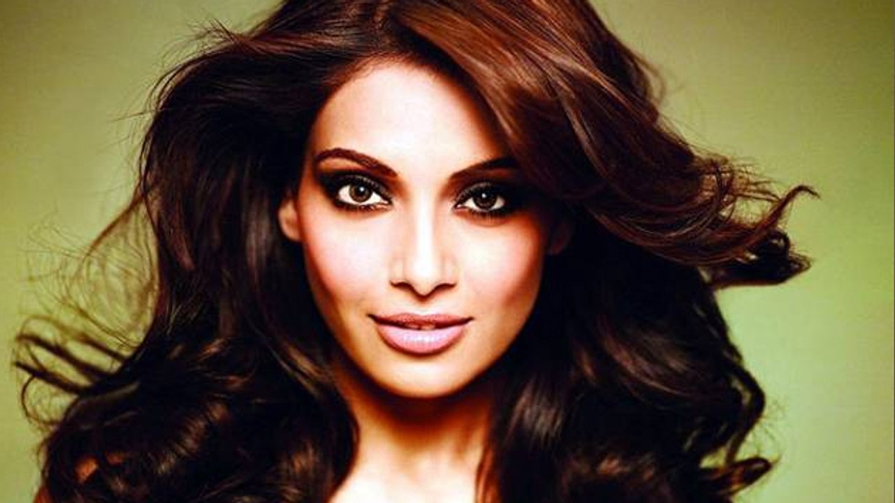 Bipasha REACTS On Being 'Commitment Phobic"