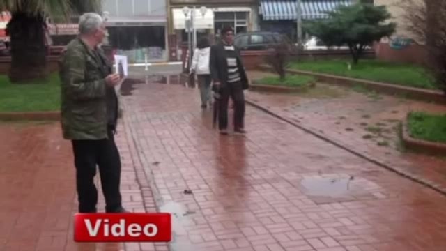 Kapı Kapı Dolaşıp Çocuklarını Arıyor