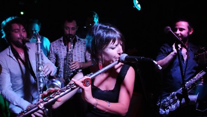 Les Touffes Kretiennes : "Haïtian Fight Song"