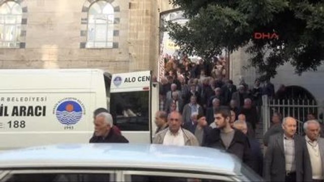 Mersin Boşandığı Öğretmen Eşini Boğazını Keserek Öldürdü Ek Cenazesi Toprağa Verildi