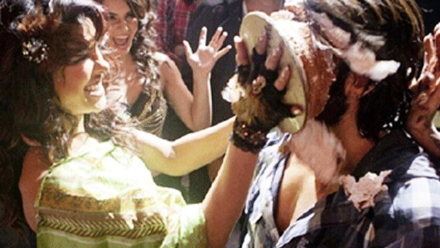 Priyanka Chopra Smashes A CAKE In Ranveer Singh’s FACE