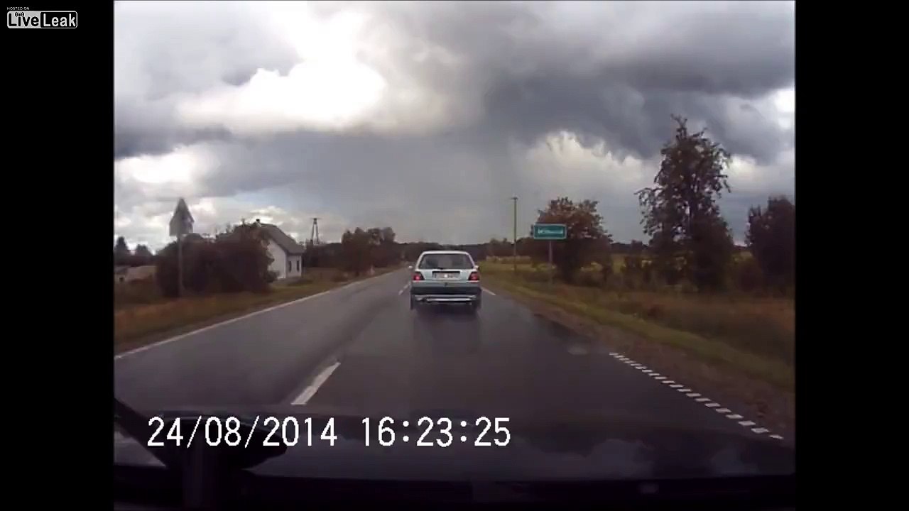 Dunya News - Overtaking goes wrong