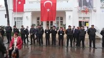 CHP'li Kadınlardan 'Üstsüz Güneşlendiler' Protestosu
