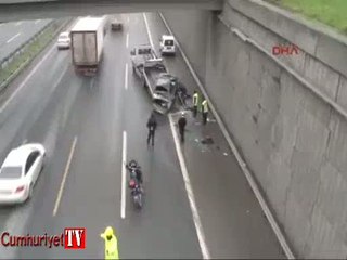 Virajı alamadı, TEM yoluna düştü