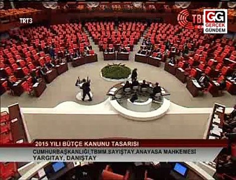 İhsan Özkes: 'AKP camileri seçim bürosuna çeviriyor'