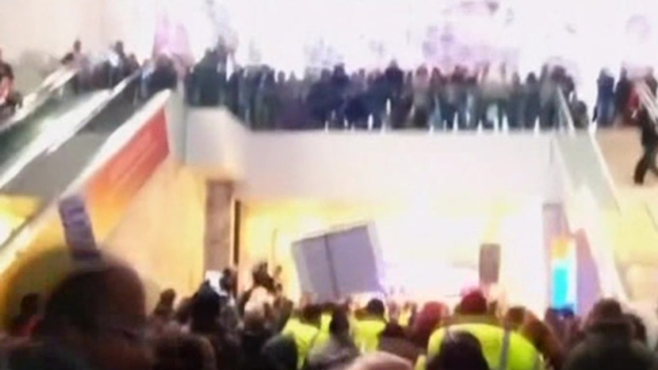 Seventy-Six arrests as Garner "chokehold" protests erupt in UK