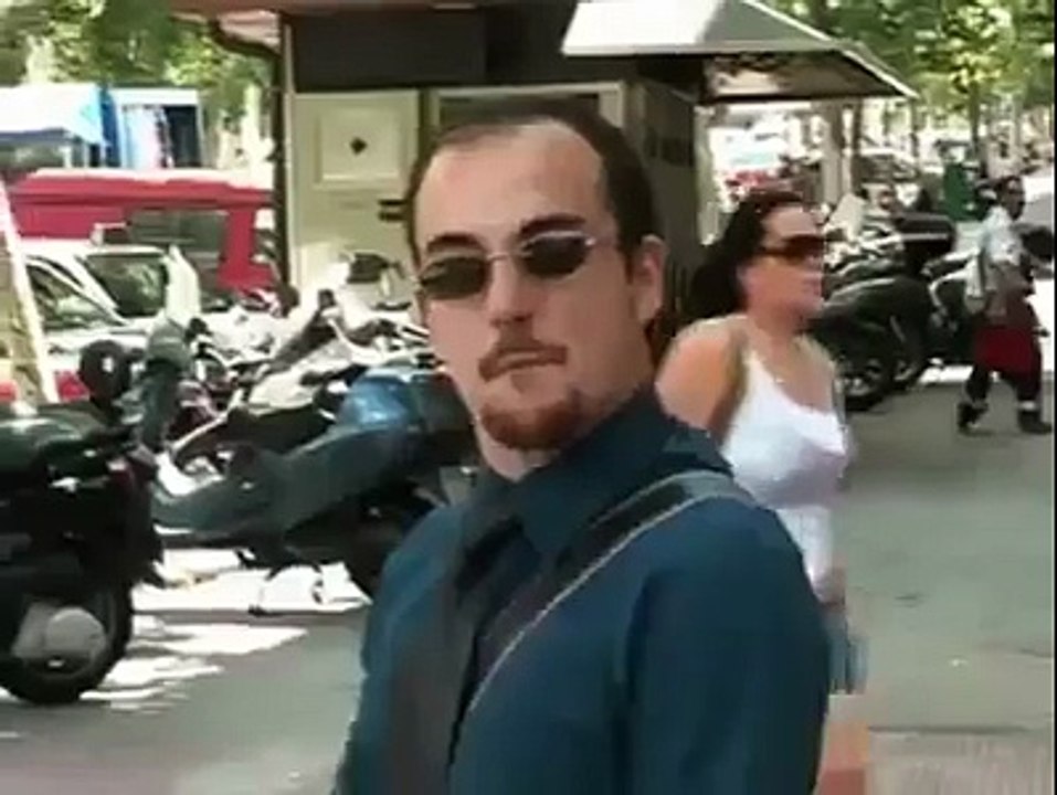 Very funny video ever..man teasing people