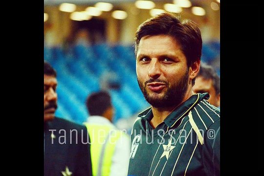 Bade Miyan Chote Miyan (Shahid Afridi & Ahmad Shahzad)