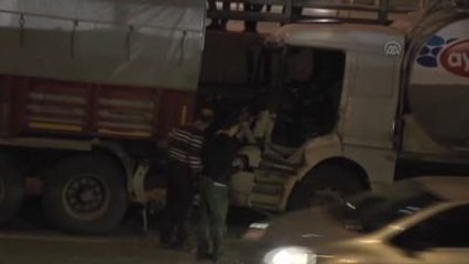 Tanker Kabininde Sıkışan Şoför İtfaiye Ekiplerince Kurtarıldı