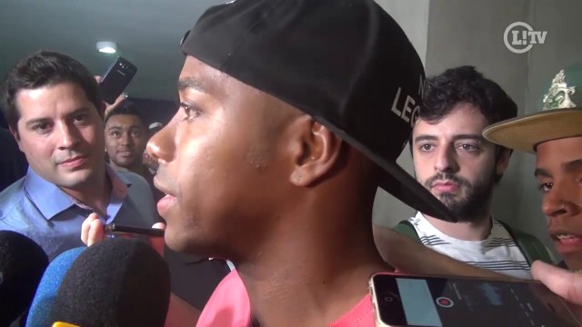 Robinho explica o que falta para definir a permanência no Santos