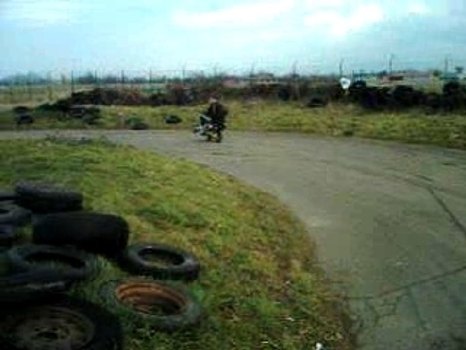 moi(coco) entrain de roule en dirt