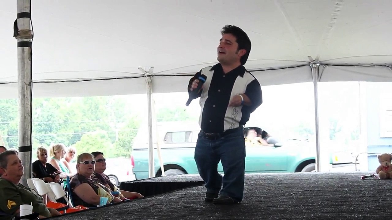 Duke Mason sings a gospel song at Elvis Week 2013 video