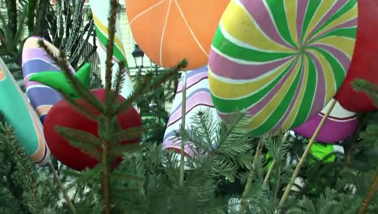 MICHOU64 W-D.D. VOUS PRÉSENTE - 9 DÉCEMBRE 2014 - PAU - NOËL ANGLAIS - LES DÉCORATIONS ACIDULÉES DU VILLAGE ENCHANTÉ.