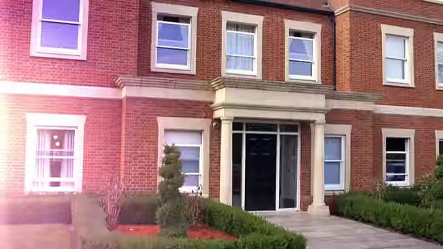 Sam Bailey, Lorna Simpson and Shelley Smith move into The X Factor house - The Xtra Factor UK 2013 - Official Channel