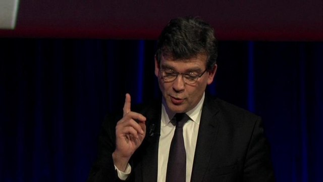 Montebourg distille ses critiques sur le gouvernement pendant un concours d'éloquence