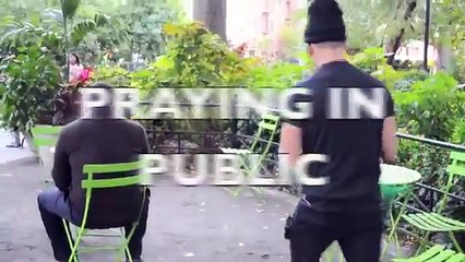 THE REACTION OF PEOPLE TO YOUNG AMERICANS PRAY IN THE STREET