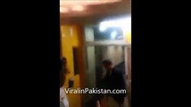 Rehman Malik thrown off flight by passengers
