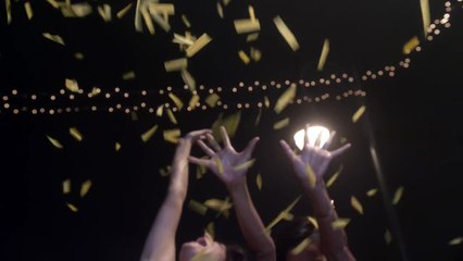 Rosario Dawson Jenny Slate s'embrassent pour le New York Times