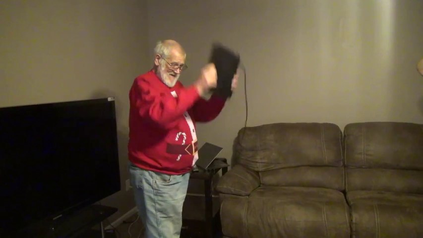 Angry Grandpa destroys a PS4 - Vídeo Dailymotion