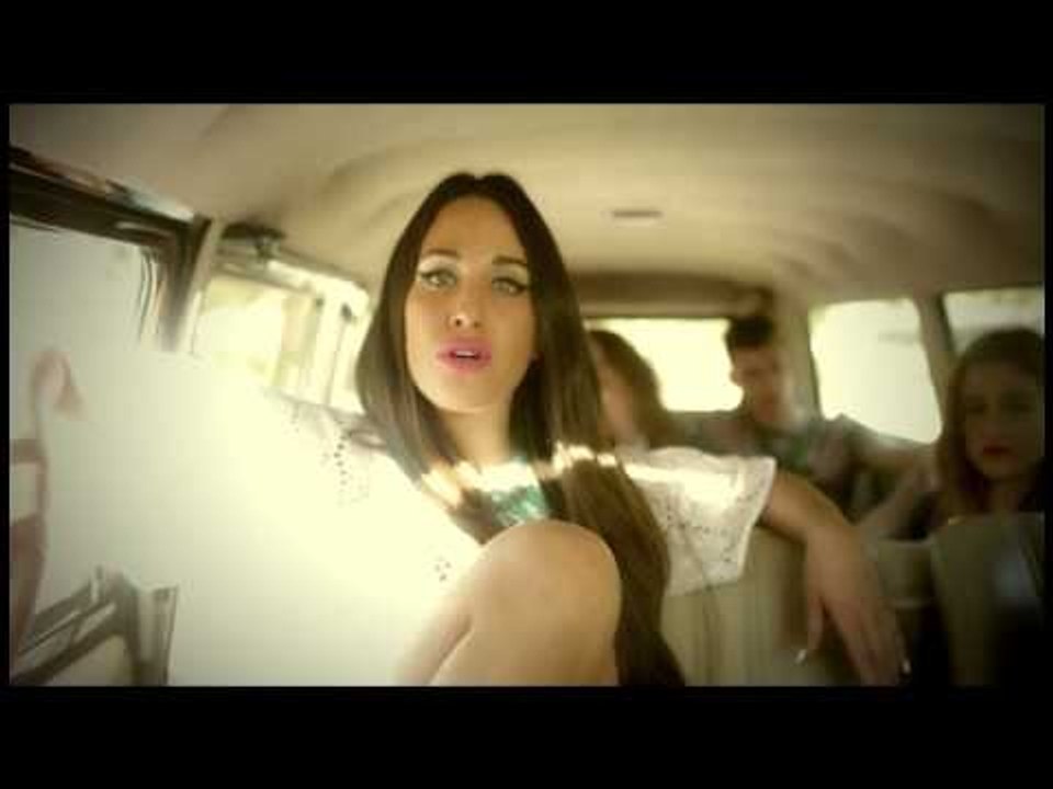 Μαλού - Μια Φορά Στο Τόσο | Malu - Mia Fora Sto Toso - Official Video Clip
