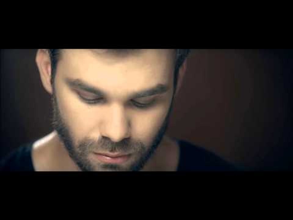 Γιώργος Σαμπάνης - Μη μιλάς | Giorgos Sabanis - Mi milas - Official Video Clip