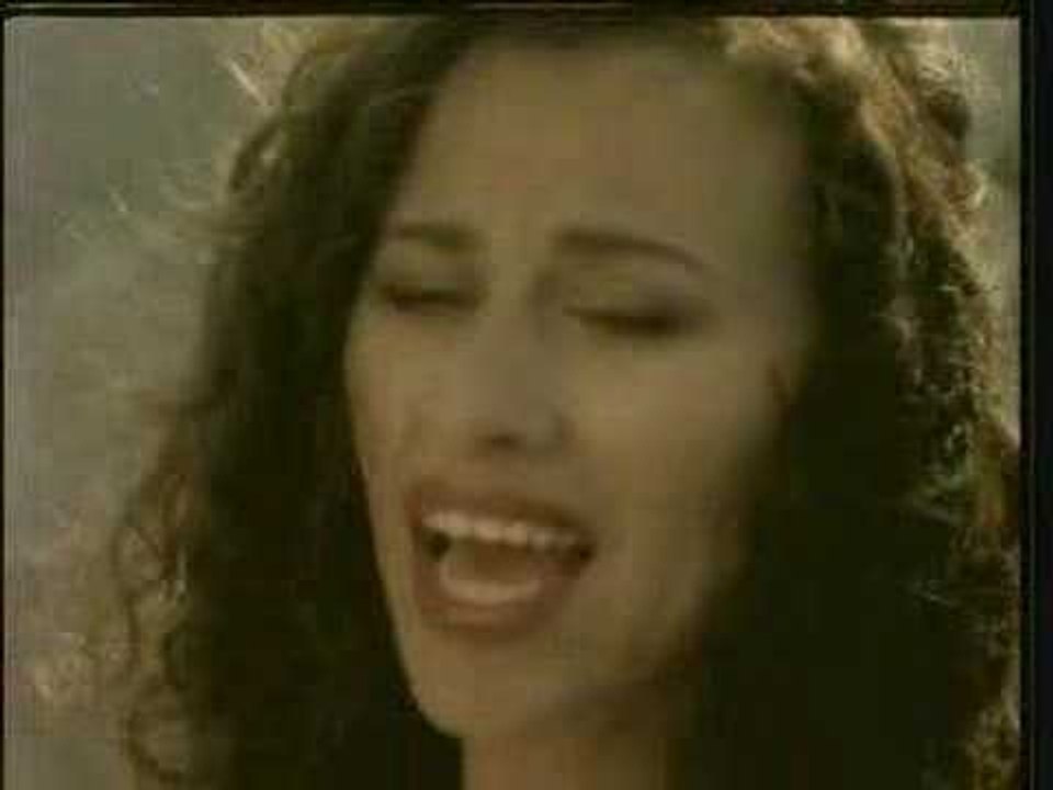 Ελευθερία Αρβανιτάκη - Φύσα ψυχή μου | Eleftheria Arvanitaki - Fysa psixi mou - Official Video Clip