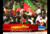 See How Karachi People Running Towards Imran Khan's Convoy