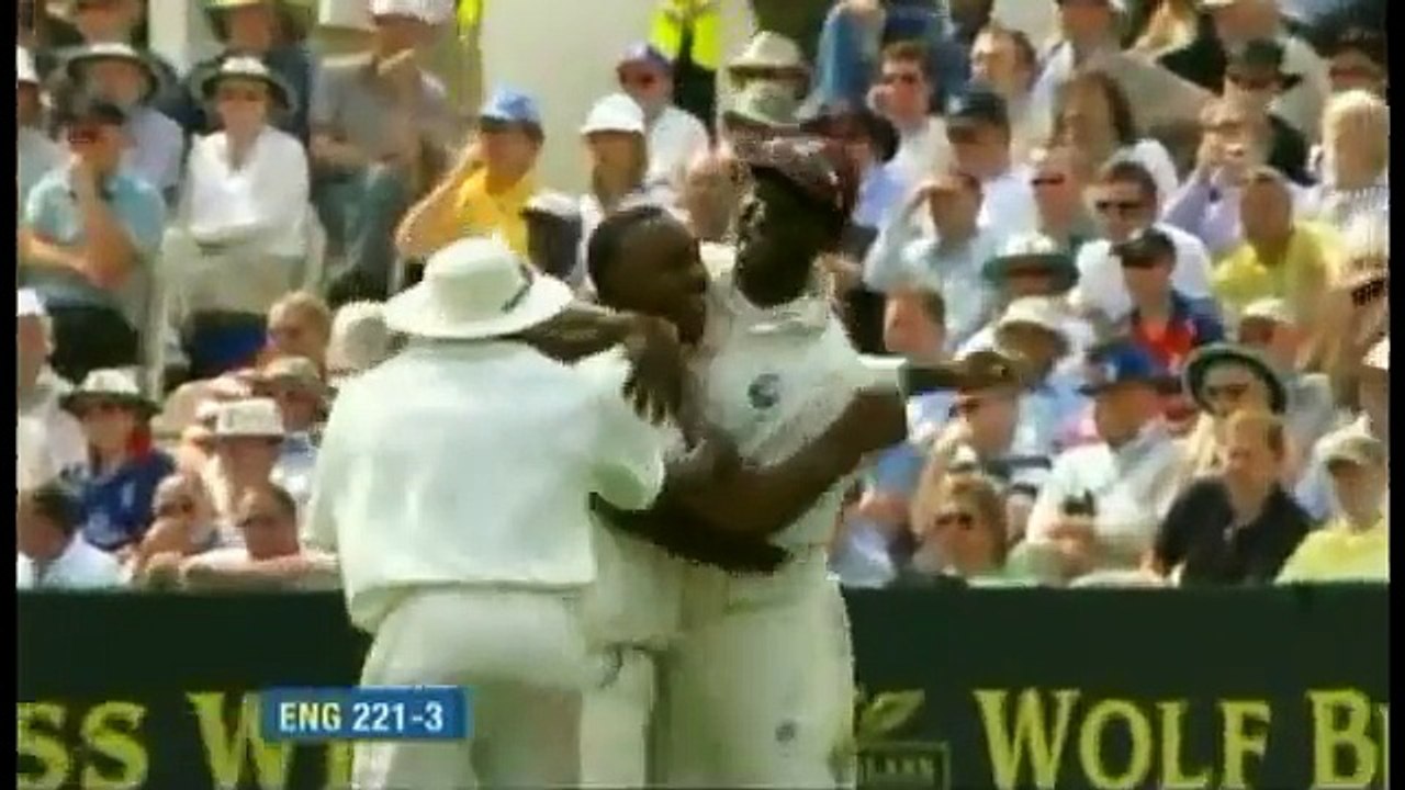Kevin Pietersen out hit-wicket to Dwayne Bravo