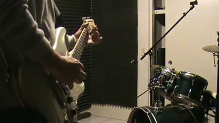 Rock guitar improv controlling Drum machine w- foot pedal
